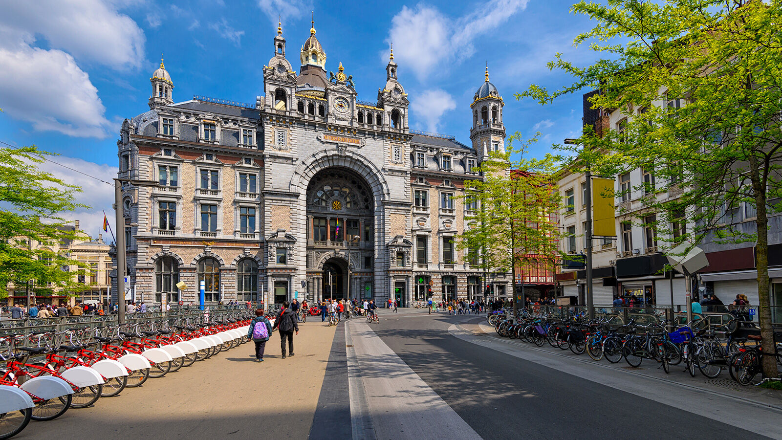 10 of the best cities in the world to see while riding a bicycle